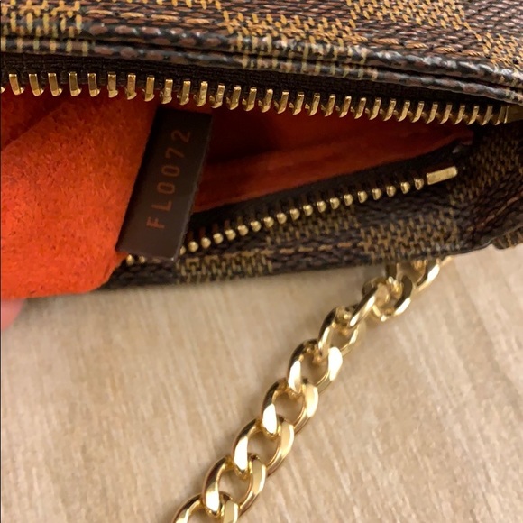 ❌SOLD❌ Louis Vuitton Crossbody - Picture 7 of 8